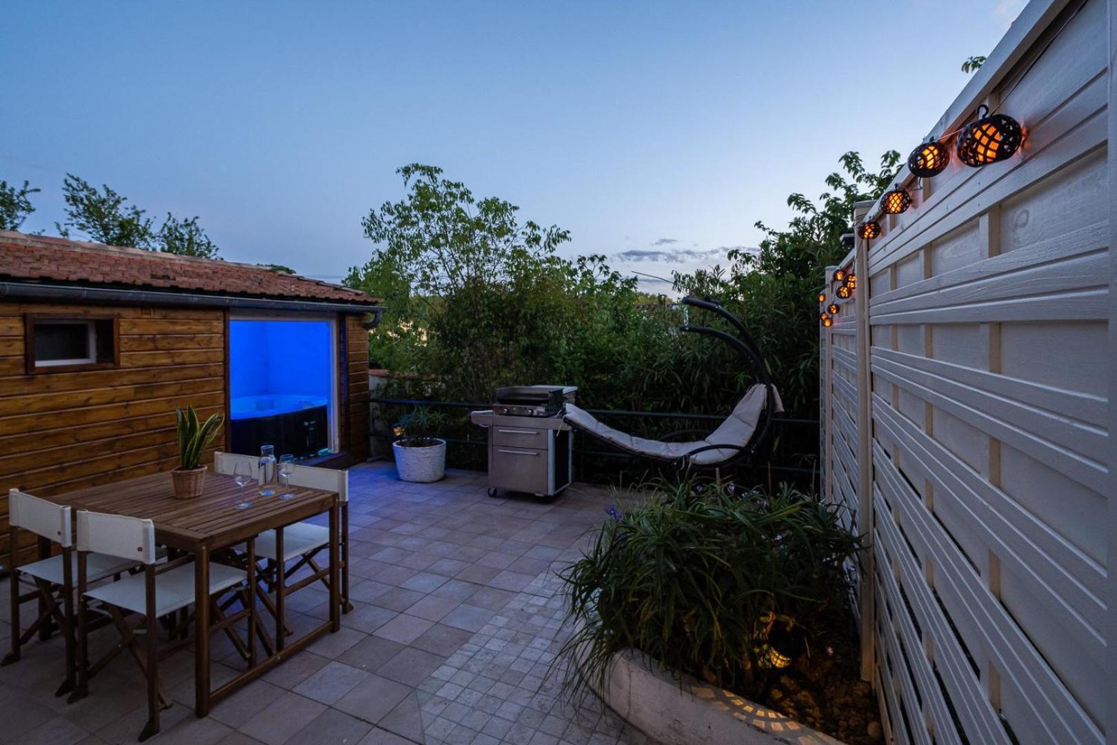 Апартаменты La Citadelle ~ Jacuzzi ~ Terrasse Каркассон Экстерьер фото